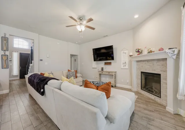 Photo 4 of Single family home for sale at 422 Milligan Dr, Midlothian, TX 76065 | MLS# 21277556 | Listing updated on 2026-09-04