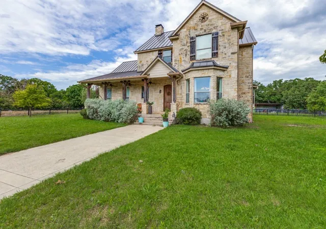 Photo 2 of Single family home for sale at 825 Fm 1389 N, Seagoville, TX 75159 | MLS# 21285167 | Listing updated on 2026-07-07