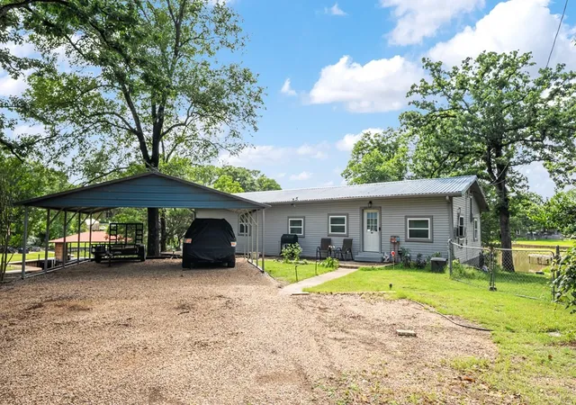 Photo 3 of Single family home for sale at 105 Tarno Ln, Gun Barrel City, TX 75156 | MLS# 21281134 | Listing updated on 2026-10-02