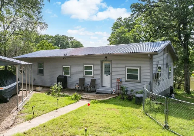 Photo 4 of Single family home for sale at 105 Tarno Ln, Gun Barrel City, TX 75156 | MLS# 21281134 | Listing updated on 2026-10-02