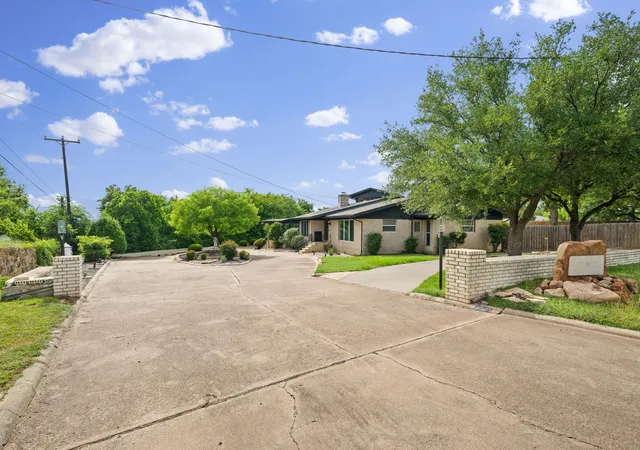 Photo 2 of Single family home for sale at 801 Nw 7th Ave, Mineral Wells, TX 76067 | MLS# 21279948 | Listing updated on 2026-07-15