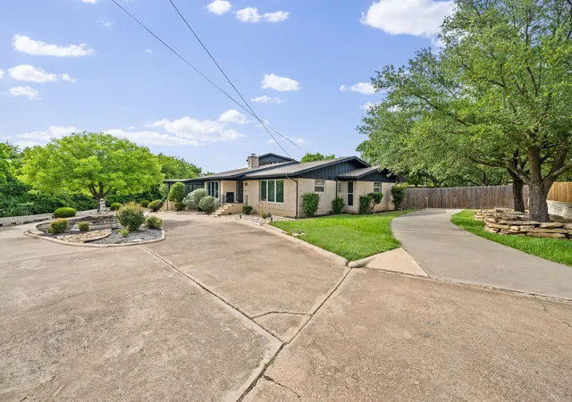 Photo 3 of Single family home for sale at 801 Nw 7th Ave, Mineral Wells, TX 76067 | MLS# 21279948 | Listing updated on 2026-07-15