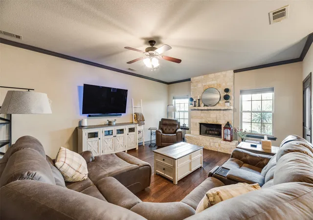 Homes for sale in Oak Ridge, TX | 1132 Chartres St, Oak Ridge, TX 75142 | MLS# 21285574