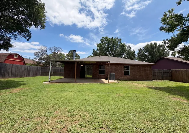 20th image of 6304 Big Springs Dr, Arlington, TX 76001 | MLS# 21285674