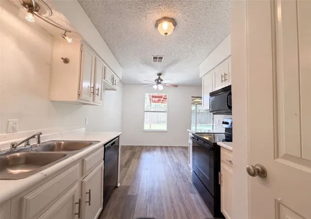 3rd image of 6304 Big Springs Dr, Arlington, TX 76001 | MLS# 21285674