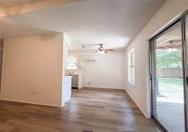 4th image of 6304 Big Springs Dr, Arlington, TX 76001 | MLS# 21285674