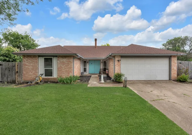 Photo 3 of Sale Pending at 2804 Miller Pl, Mesquite, TX 75150 | MLS# 21285406 | Listing updated on 2026-07-11