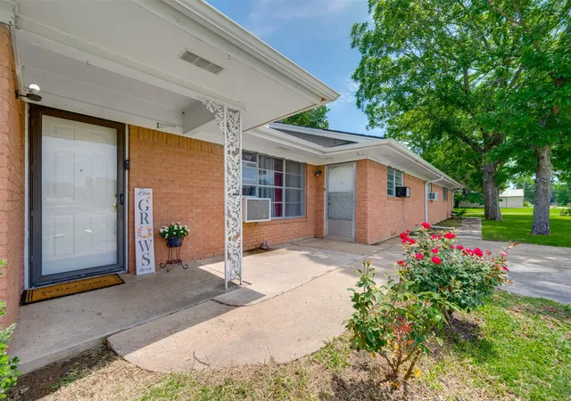 Homes for sale in Sumner, TX | 9958 Farm Road 79, Sumner, TX 75486 | MLS# 21279919