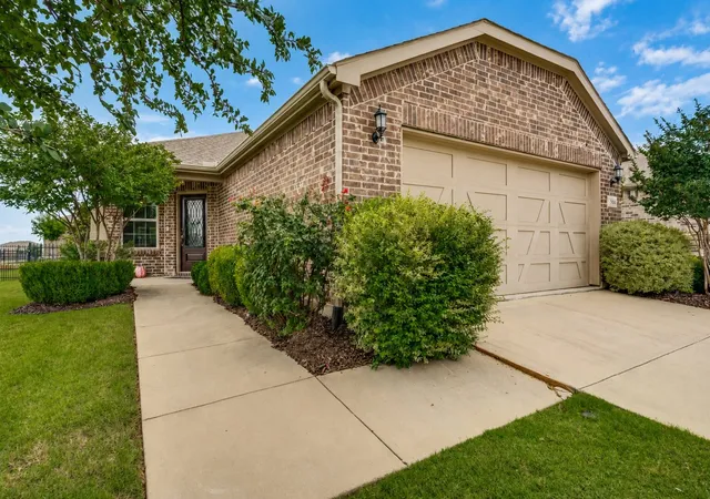 Homes for sale in Little Elm, TX | 7661 Heritage Dr, Little Elm, TX 76227 | MLS# 21275610