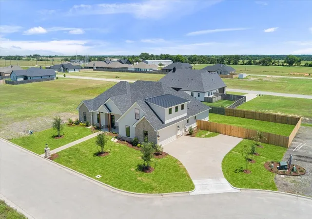 Homes for sale in Robinson, TX | 135 Paddle Boat Ct, Robinson, TX 76706 | MLS# 21284534