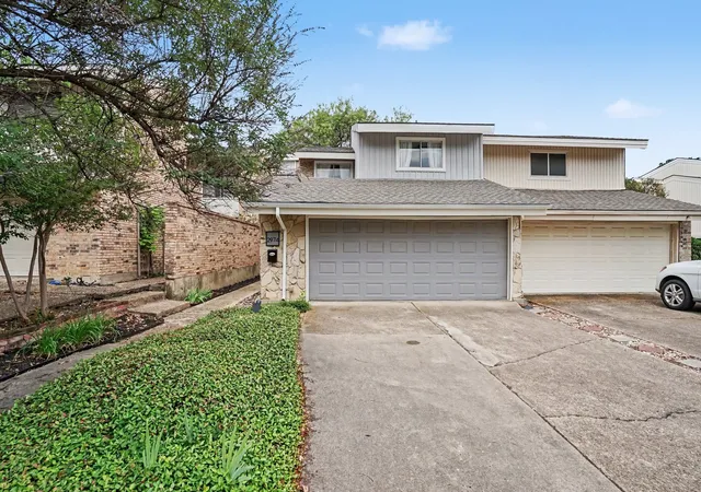 Photo 2 of Townhouse for sale at 2974 Country Pl Cir, Carrollton, TX 75006 | MLS# 21273945 | Listing updated on 2026-08-23