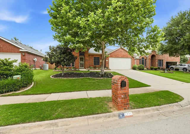 Photo 2 of Sale Pending at 7301 Sunburst Trl, Denton, TX 76210 | MLS# 21284385 | Listing updated on 2026-07-23