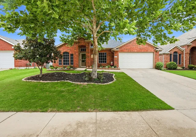Photo 3 of Sale Pending at 7301 Sunburst Trl, Denton, TX 76210 | MLS# 21284385 | Listing updated on 2026-07-23