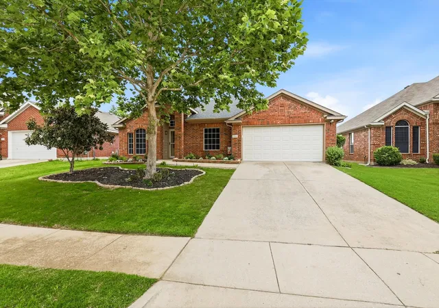 Photo 3 of Sale Pending at 7301 Sunburst Trl, Denton, TX 76210 | MLS# 21284385 | Listing updated on 2026-07-23