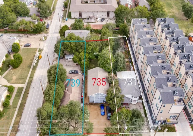 Photo 3 of Single family home for sale at 731 W 10th St, Dallas, TX 75208 | MLS# 21285873 | Listing updated on 2026-07-21