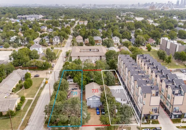 Photo 3 of Single family home for sale at 731 W 10Th St, Dallas, TX 75208 | MLS# 21285873 | Listing updated on 2026-07-21