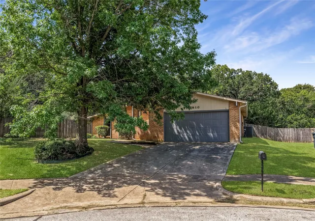 Photo 1 of Sale Pending at 6610 High Country Trl, Arlington, TX 76016 | MLS# 21285888 | Listing updated on 2026-10-06