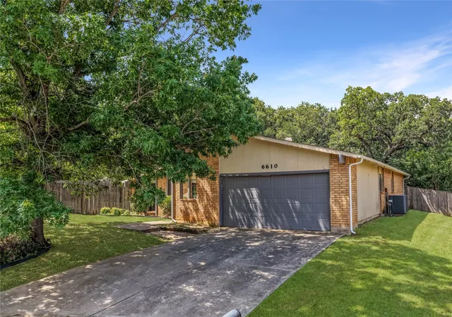 Photo 3 of Sale Pending at 6610 High Country Trl, Arlington, TX 76016 | MLS# 21285888 | Listing updated on 2026-10-06