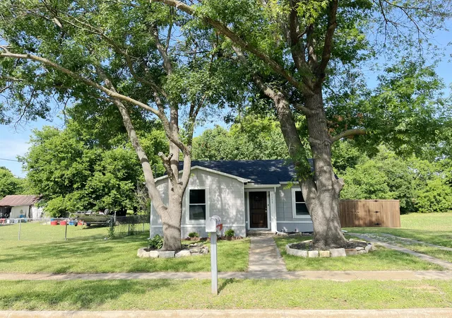Homes for sale in Gainesville, TX | 1111 S Taylor St, Gainesville, TX 76240 | MLS# 21285755