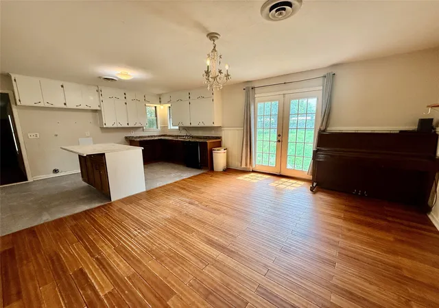 Photo 3 of Single family home for sale at 105 Ragland St, Graham, TX 76450 | MLS# 21285904 | Listing updated on 2026-09-01