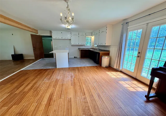 Photo 4 of Single family home for sale at 105 Ragland St, Graham, TX 76450 | MLS# 21285904 | Listing updated on 2026-09-01