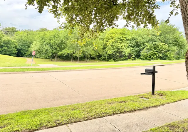 Homes for sale in Little Elm, TX | 1609 Lake Way Dr, Little Elm, TX 75068 | MLS# 21285930