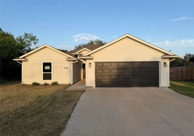 Homes for sale in Granbury, TX | 5109 Uvalde Ct, Granbury, TX 76048 | MLS# 21285936