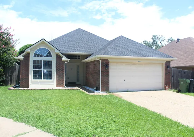 Photo 2 of Sale Pending at 961 Grasswood Ct, Arlington, TX 76017 | MLS# 21285947 | Listing updated on 2026-07-20