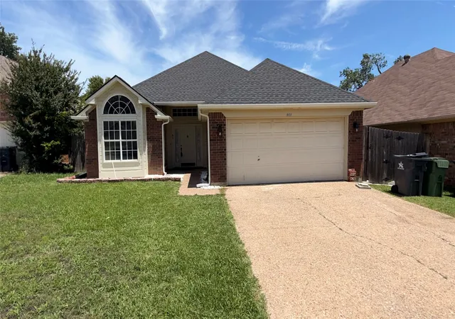 Photo 3 of Sale Pending at 961 Grasswood Ct, Arlington, TX 76017 | MLS# 21285947 | Listing updated on 2026-07-20