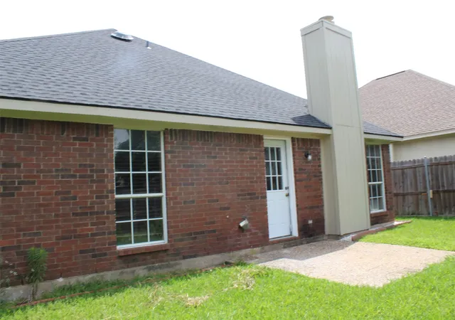 Photo 3 of Sale Pending at 961 Grasswood Ct, Arlington, TX 76017 | MLS# 21285947 | Listing updated on 2026-07-20