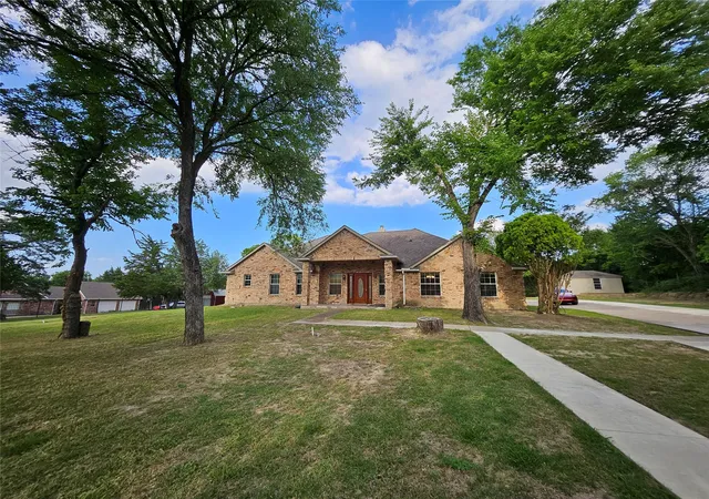 Photo 1 of Sale Pending at 234 E Fork Rd, Sunnyvale, TX 75182 | MLS# 21283706 | Listing updated on 2026-10-07