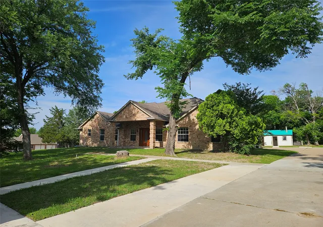 Photo 2 of Sale Pending at 234 E Fork Rd, Sunnyvale, TX 75182 | MLS# 21283706 | Listing updated on 2026-10-07