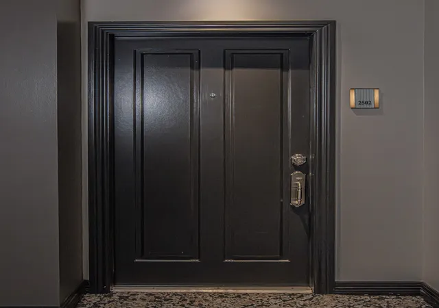 2nd image of 500 Throckmorton St #2502, Fort Worth, TX 76102 | MLS# 21284980