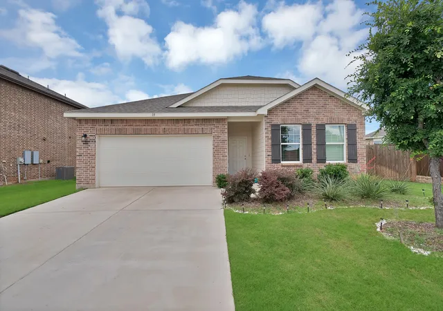 Single family home for sale at 19 Cherryridge Dr, Fort Worth, TX 76134 | MLS# 21283235
