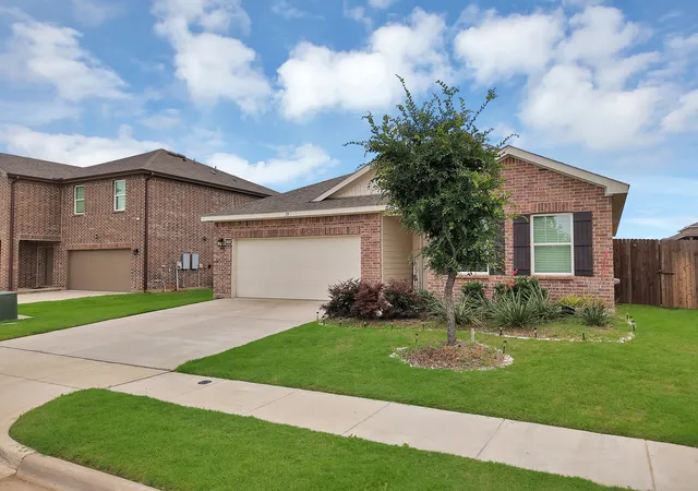 Photo 3 of Single family home for sale at 19 Cherryridge Dr, Fort Worth, TX 76134 | MLS# 21283235 | Listing updated on 2026-08-22
