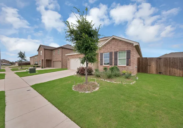 Photo 3 of Single family home for sale at 19 Cherryridge Dr, Fort Worth, TX 76134 | MLS# 21283235 | Listing updated on 2026-08-22