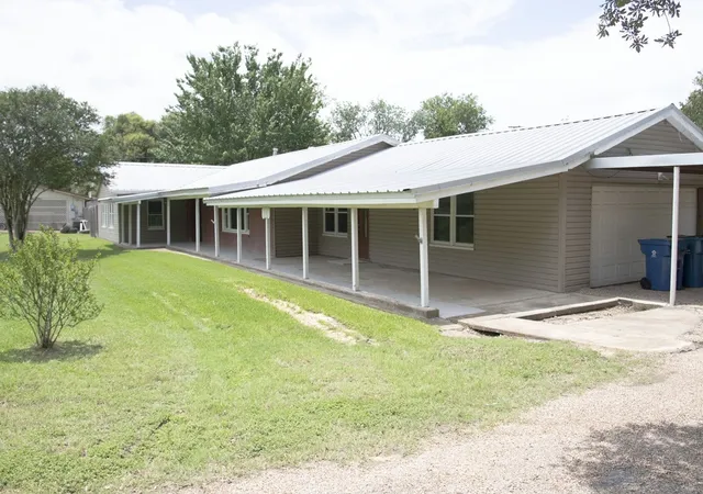 Homes for sale in Mexia, TX | 918 S Varella St, Mexia, TX 76667 | MLS# 21267937