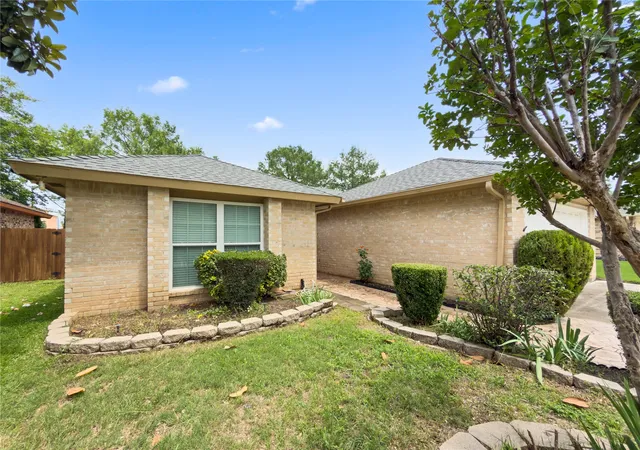 Photo 3 of Single family home for sale at 2426 Sutton Dr, Arlington, TX 76018 | MLS# 21285954 | Listing updated on 2026-08-30