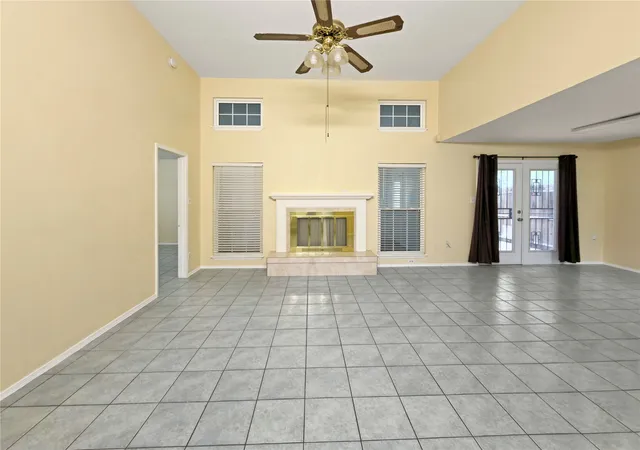 Photo 4 of Single family home for sale at 2426 Sutton Dr, Arlington, TX 76018 | MLS# 21285954 | Listing updated on 2026-08-30