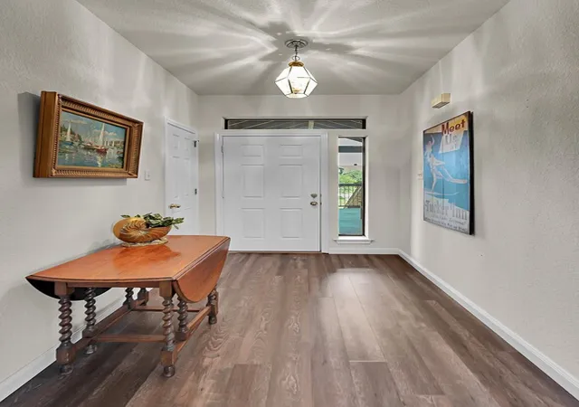 Listing Photo 5 - Condo for sale in building located at 27095 Meadowmore Ct, Whitney, TX 76692 - Unit #402