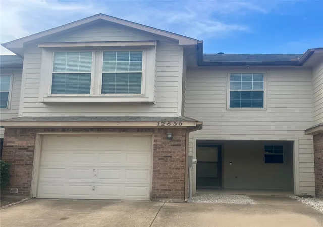 Photo 2 of Townhouse for sale at 12630 Bay Ave, Euless, TX | MLS# 21280462 | Listing updated on 2026-09-06