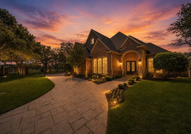 1st image of 2726 Country Club Rd, Arlington, TX 76013 | MLS# 21286015