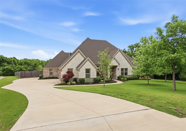 Homes for sale in Rowlett, TX | 1031 Country Wy, Rowlett, TX 75089 | MLS# 21286039