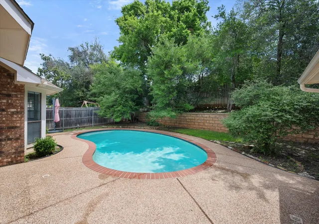 Homes for sale in Grapevine, TX | 4137 Mapleridge Dr, Grapevine, TX 76051 | MLS# 21285342