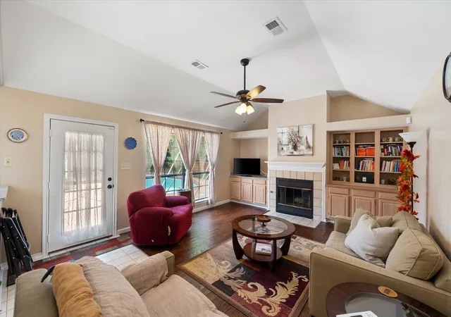 Homes for sale in Grapevine, TX | 4137 Mapleridge Dr, Grapevine, TX 76051 | MLS# 21285342