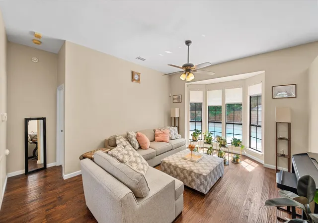 Homes for sale in Grapevine, TX | 4137 Mapleridge Dr, Grapevine, TX 76051 | MLS# 21285342