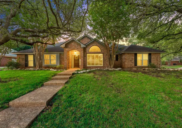 Single family home for sale at 9406 Wildflower Dr, Woodway, TX 76712 | MLS# 21286068