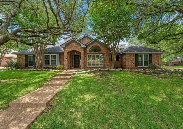 Photo 3 of Single family home for sale at 9406 Wildflower Dr, Woodway, TX 76712 | MLS# 21286068 | Listing updated on 2026-10-07