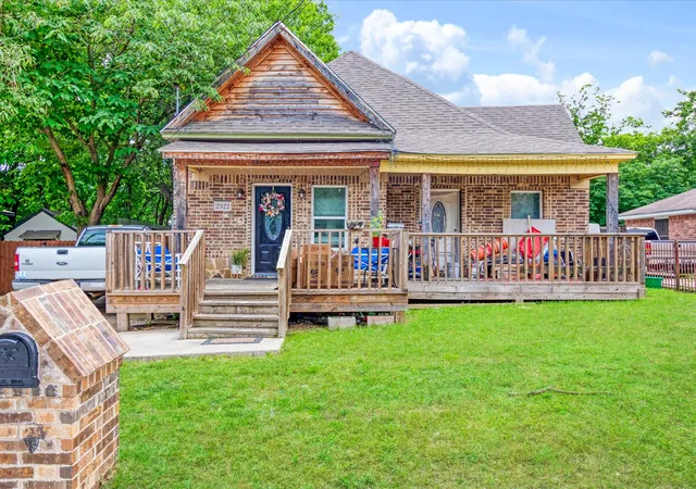 Photo 1 of Sale Pending at 2522 Wilhurt Ave, Dallas, TX 75216 | MLS# 21286065 | Listing updated on 2026-08-28