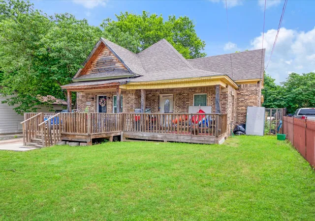 Photo 2 of Sale Pending at 2522 Wilhurt Ave, Dallas, TX 75216 | MLS# 21286065 | Listing updated on 2026-08-28